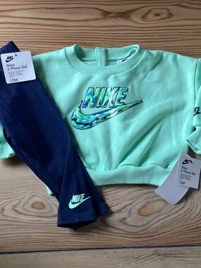 Nike Baby Two-Piece Set in Mint Green & Navy Size 12M(NWT)